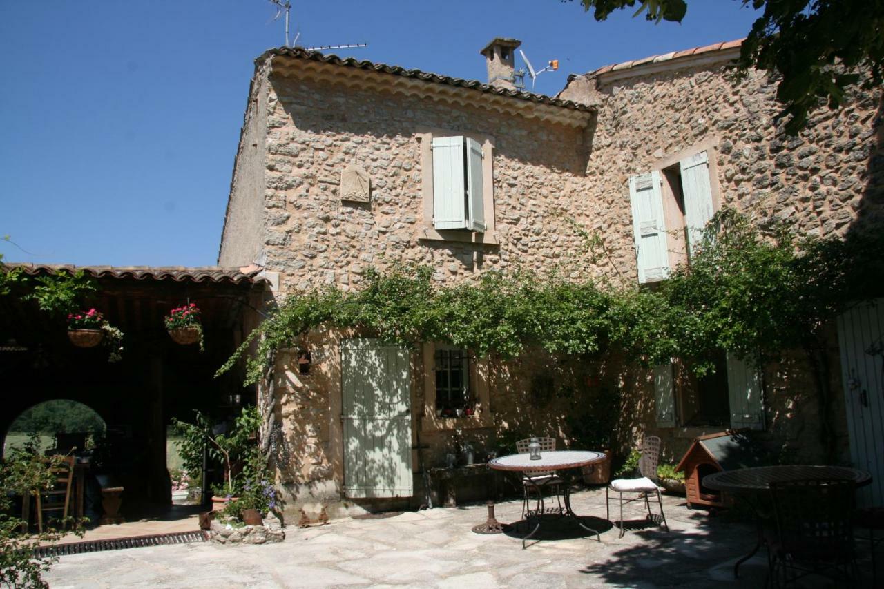 Bed and Breakfast Le Jas Des Nevieres Pierrerue  Exterior foto